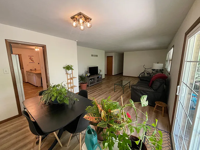 1813 Vaughn Dr — Photo 4