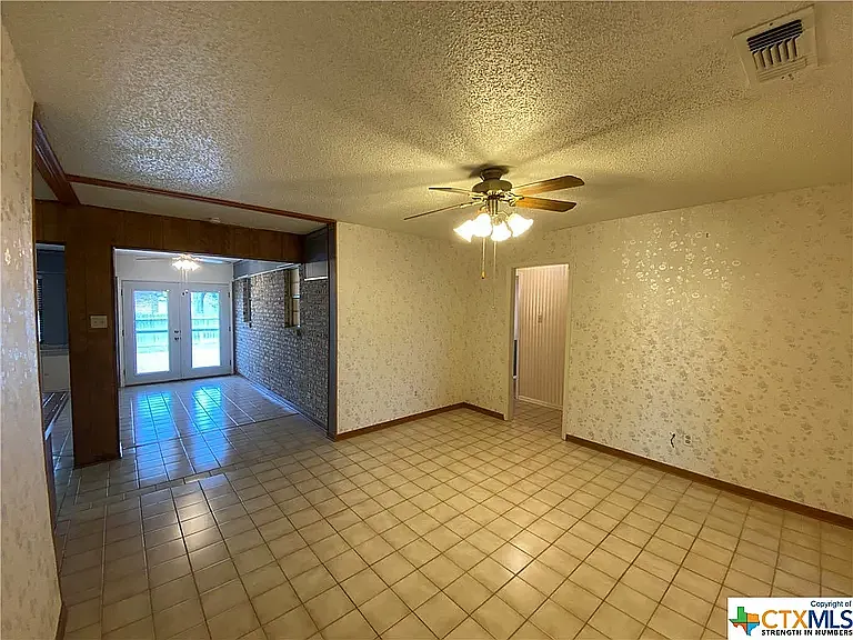 3 bed, 1417 sqft, $1,250 — Photo 3