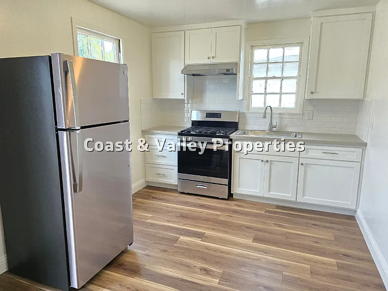 1252 Olympia Ave — Photo 4