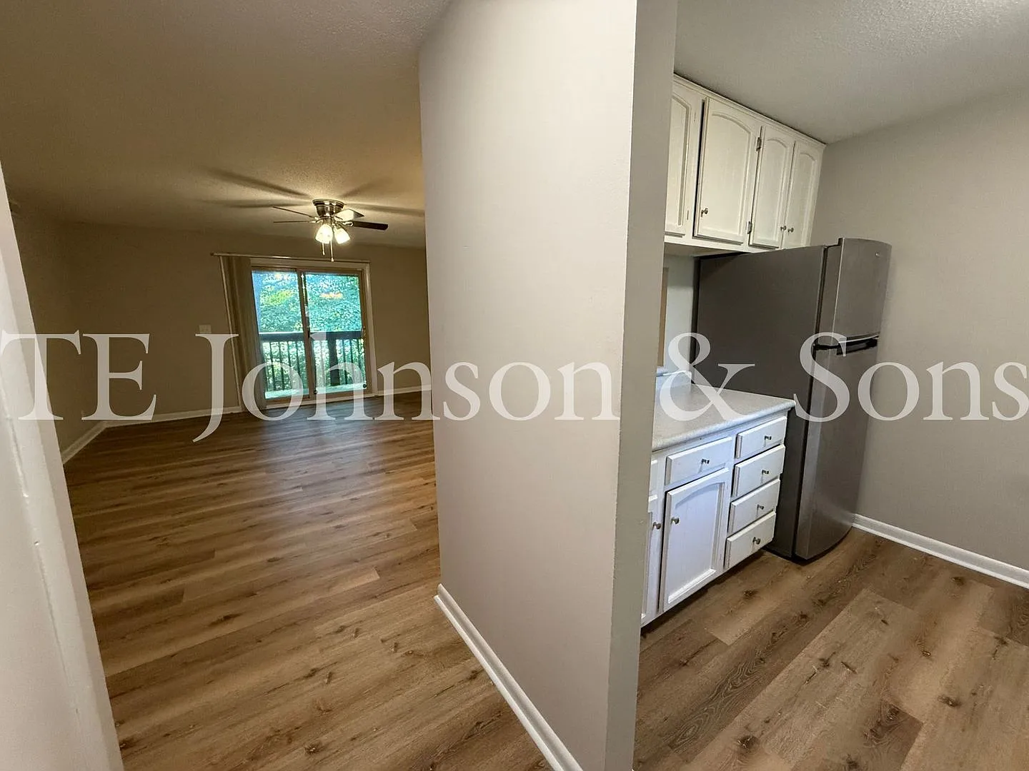 2-Bedroom Raintree Rental with Balcony, Pool & Water Included — Photo 3