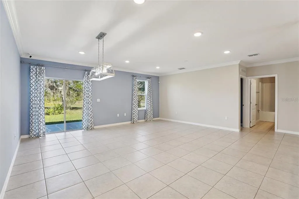 4 bed, 2.0 bath, 2018 sqft, $1,965 — Photo 3