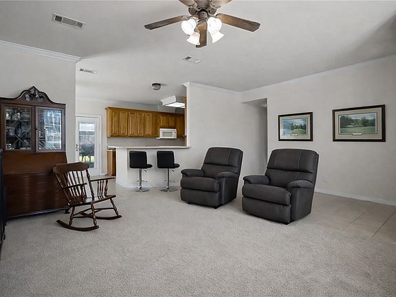 3rd image of 111 Karten Ln