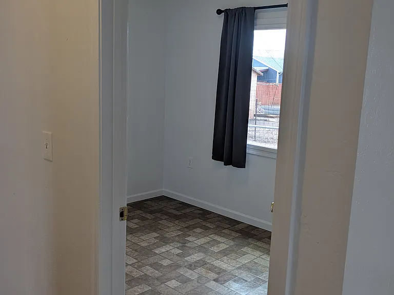 908 N Winslow Ave — Photo 2