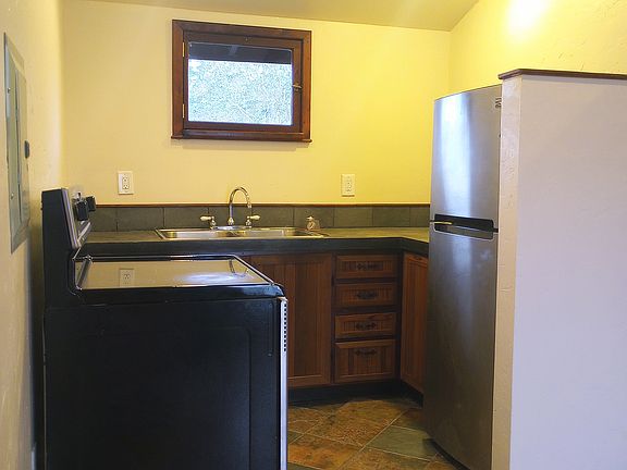 5th image of 75 Kingston Rd #B