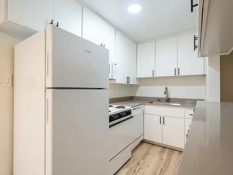 Tuscany Apartments — Photo 7