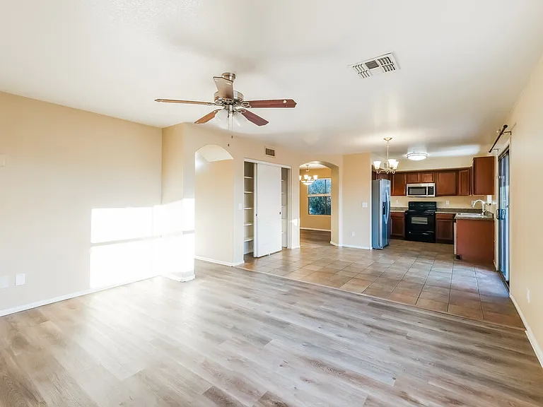 7816 S 48th Dr — Photo 10