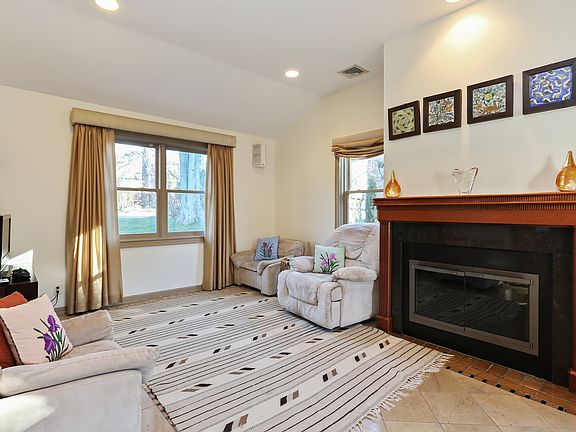 4th image of 130 Longview Dr