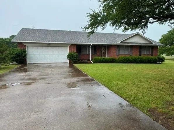 1311 Twin Lakes Dr, Madill, OK 73446