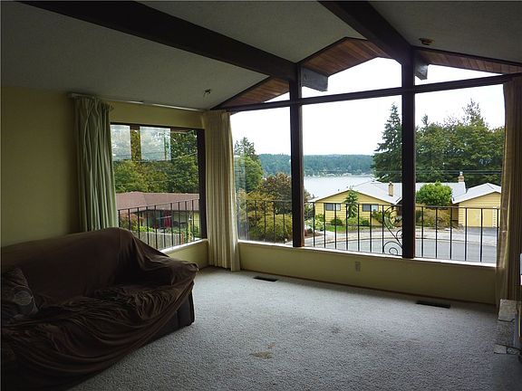 3rd image of 3023 Parklane Dr NE
