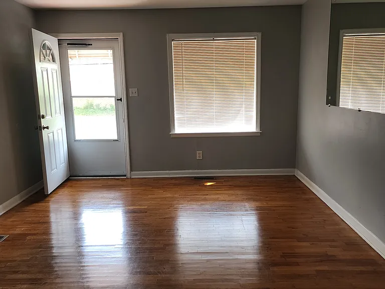 324 New York Ave — Photo 6