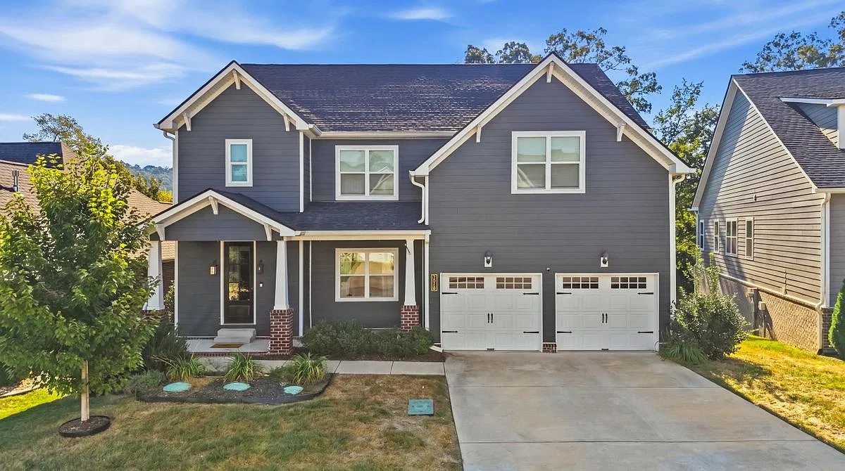 5 bed, 4.5 bath, 4246 sqft, $3,500 — Photo 2