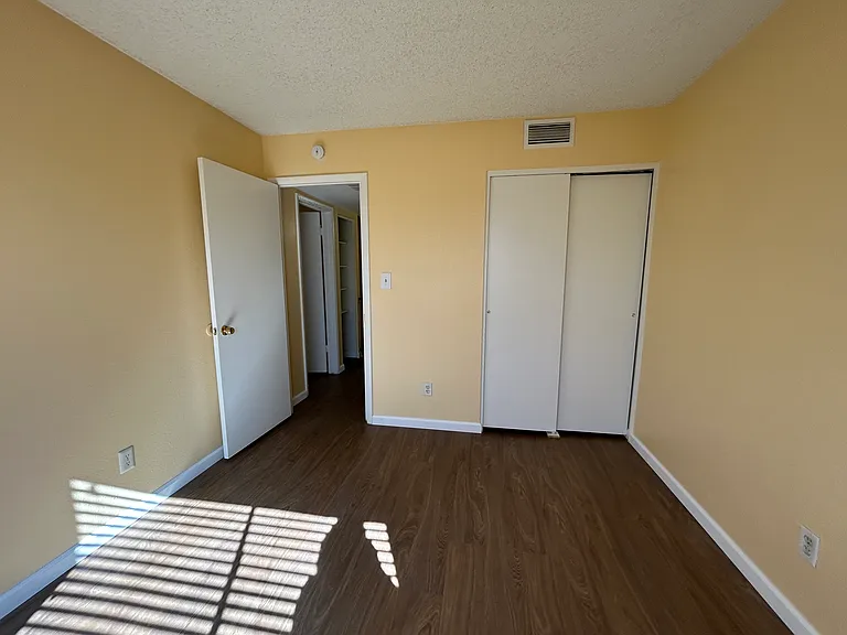 4204 S 47th St — Photo 2