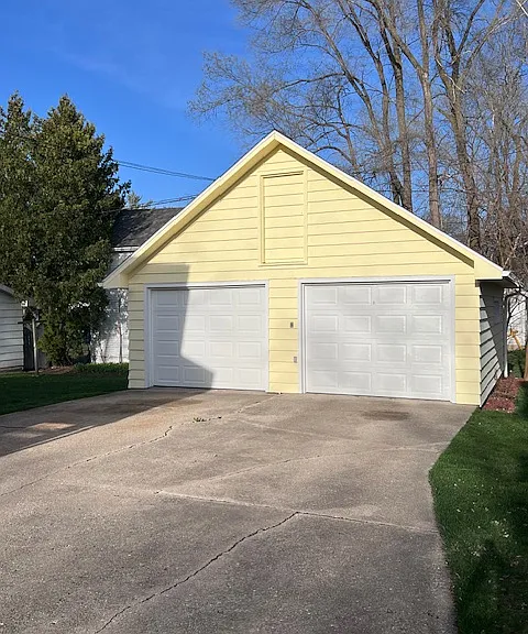 One-car detached garage with unit. Upper unit has the garage on the right.
Nice shared backyard.