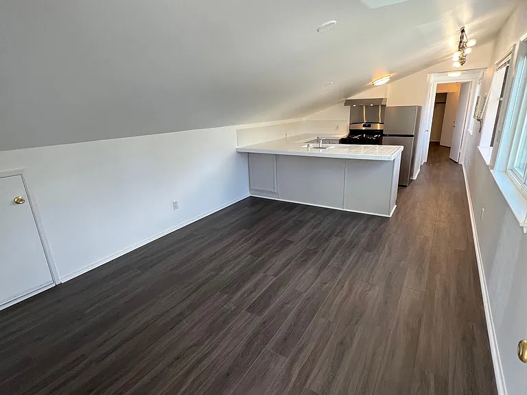 1415 E Hillcrest Dr #2 — Photo 11