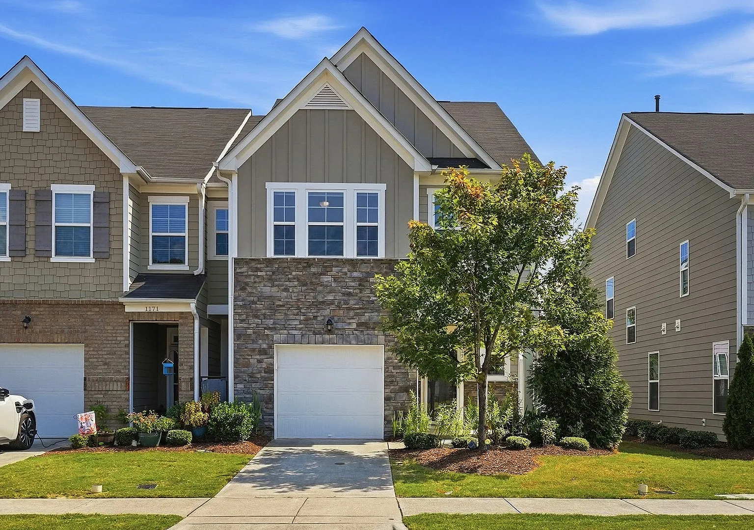 Available Now! Great Corner Townhome Ready For You! — Photo 2