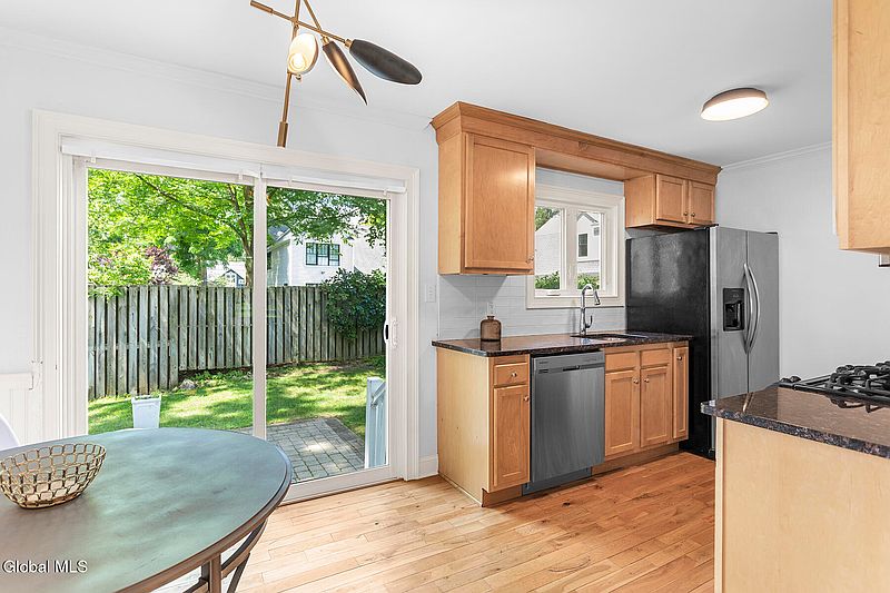 3rd image of 11 Cottage Street APT 6