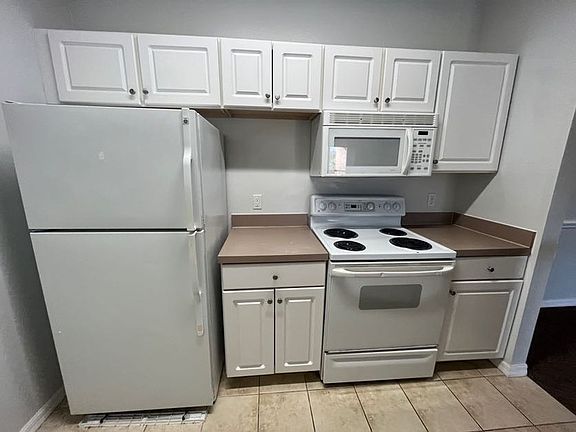 3rd image of 5578 Metrowest Blvd Unit 304