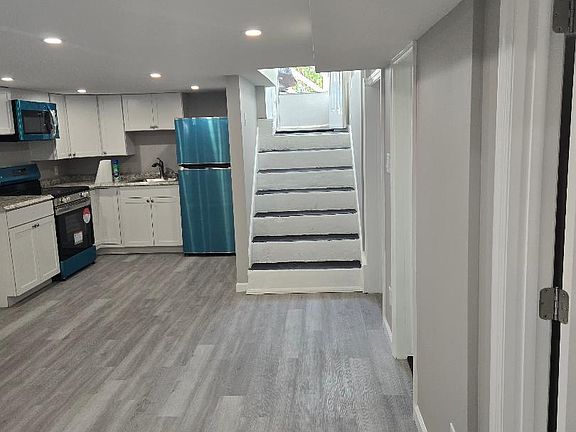 3rd image of 35 Pine St
