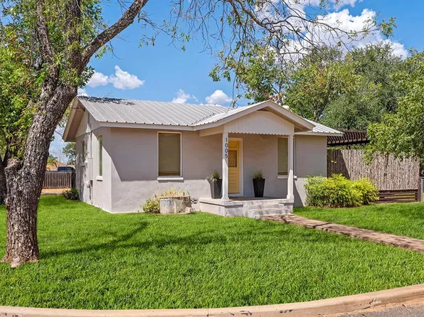 1005 W Hill St, Fredericksburg, TX 78624