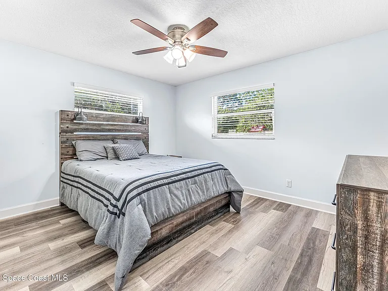 113 Las Palmas — Photo 30
