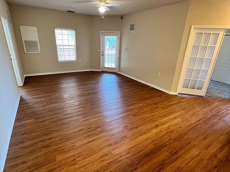 1410 Villa Capri Cir #306 — Photo 6