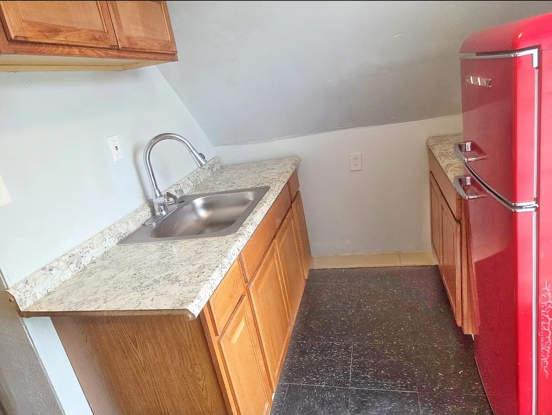 2 bed, 1200 sqft, $899 — Photo 4