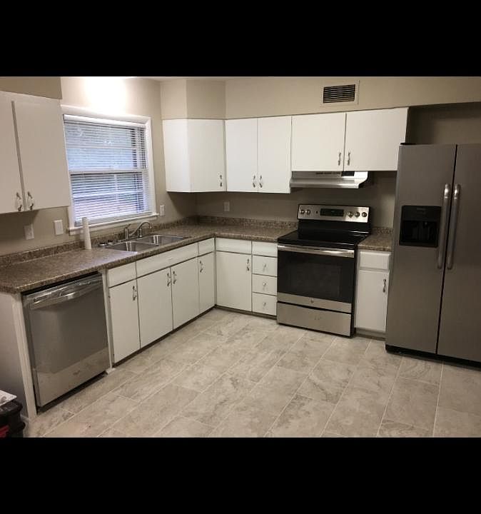 2nd image of 2020 Woodland St SE