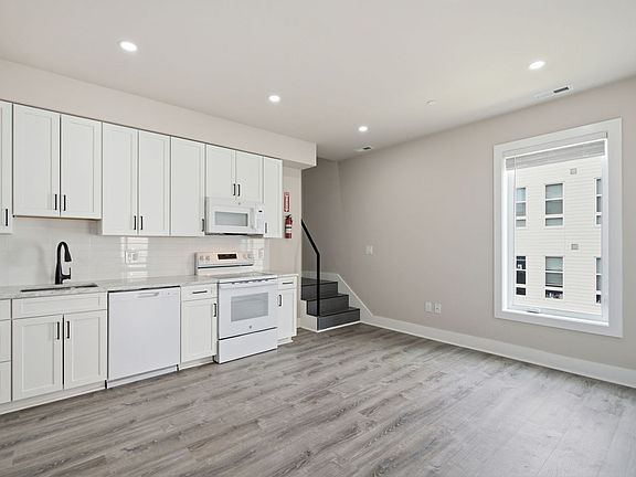 3rd image of 727 16th St NE #6