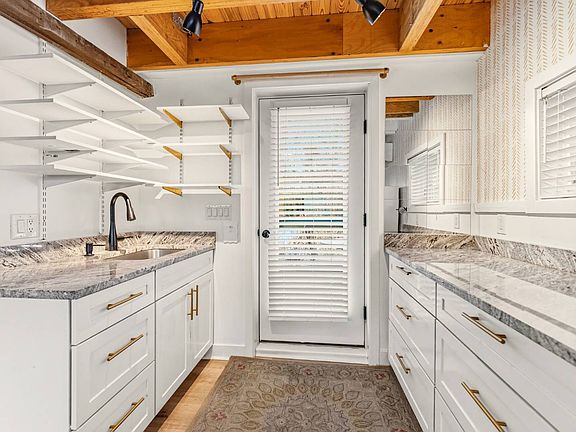 4th image of 264 Lake St