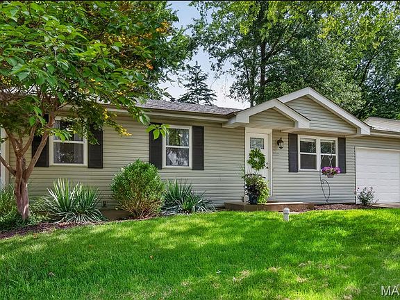 3rd image of 4035 Mary Ridge Ln