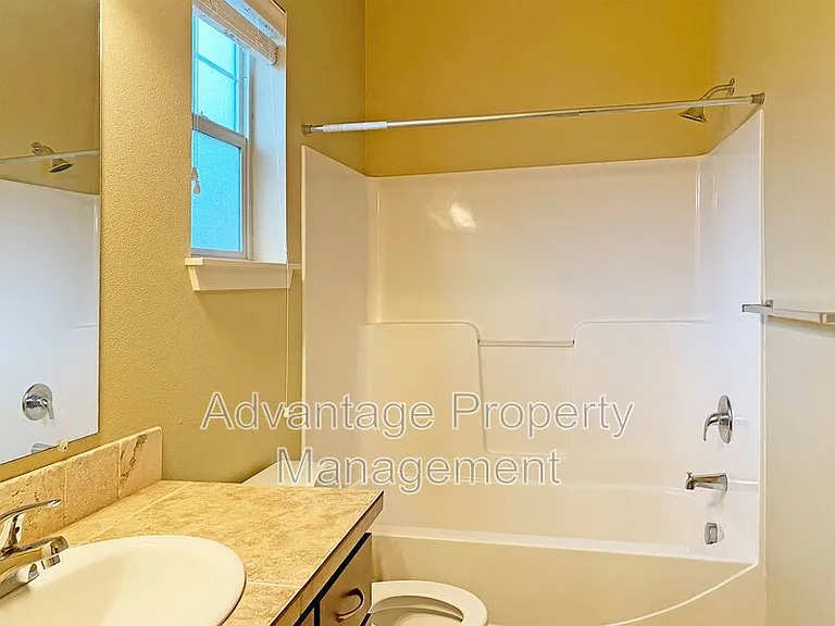 523 Catron St N #9 — Photo 23