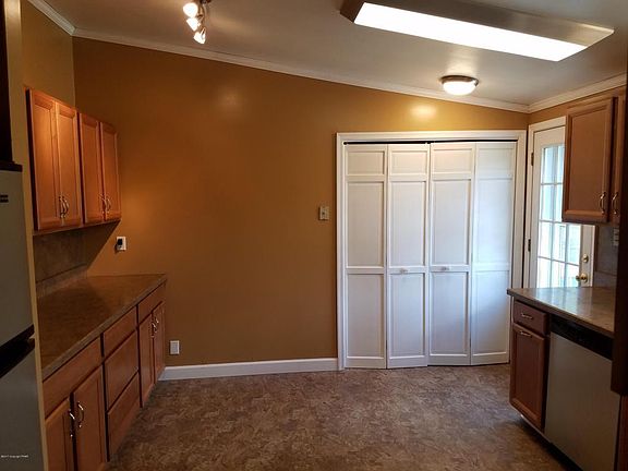 4th image of 238 Hickory Dr