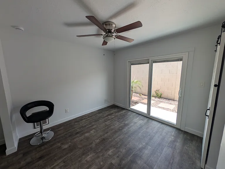 1022 W Mission Ln — Photo 15