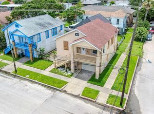 801 7th St, Galveston, TX 77550