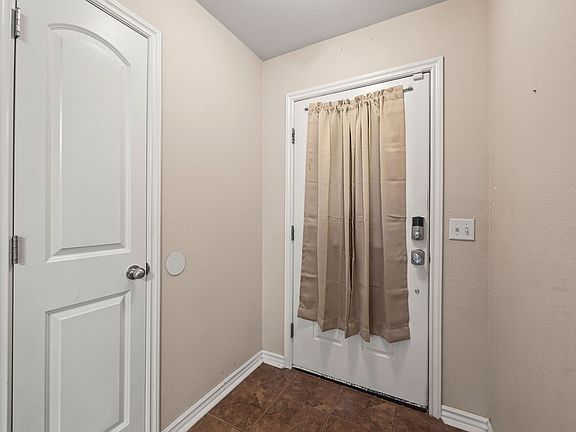 4th image of 571 Keswick Dr