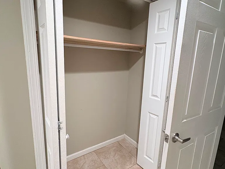 3658 Regent Ln — Photo 4