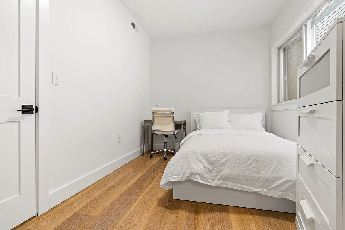 Building Photo - 695 Bennington St #1