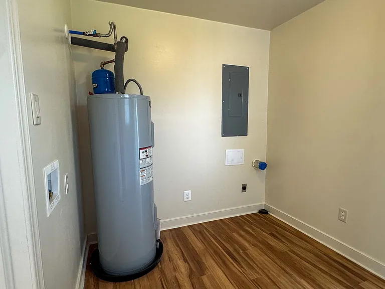 1809 Geffert Dr — Photo 10