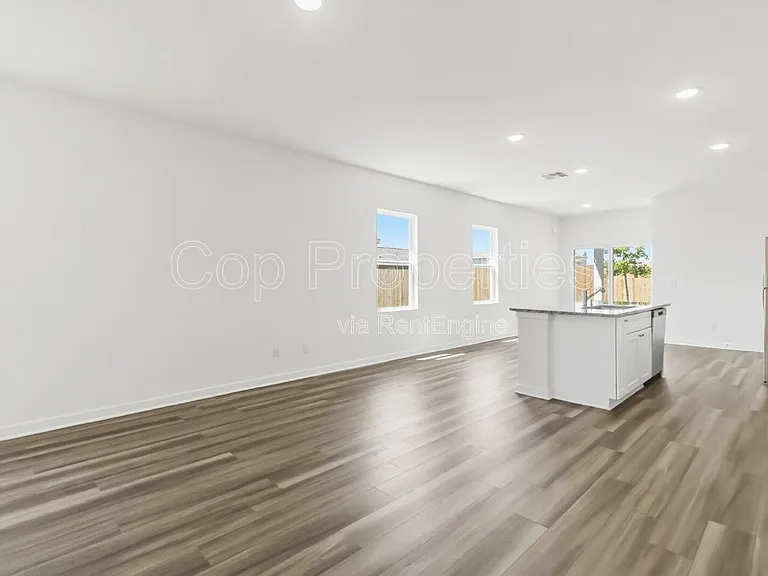 10219 Pine River Dr — Photo 10