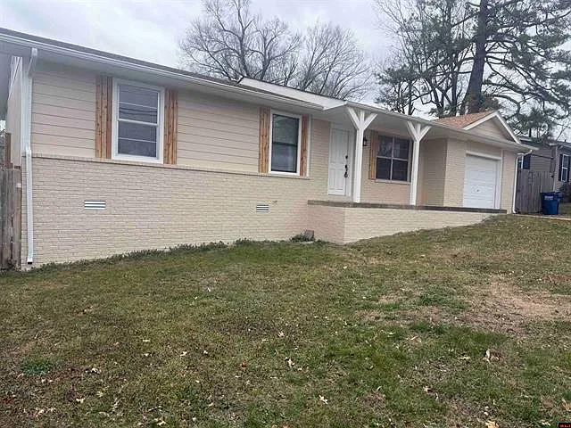 903 Waverly Rd — Photo 1