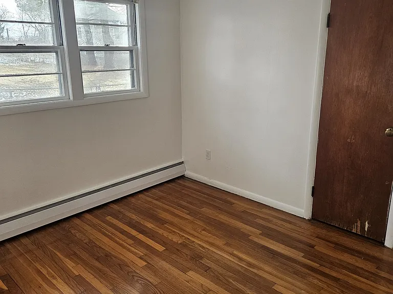 348 Leslie Dr — Photo 10