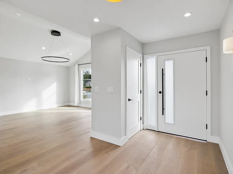 1230 Carmel Ter — Photo 5