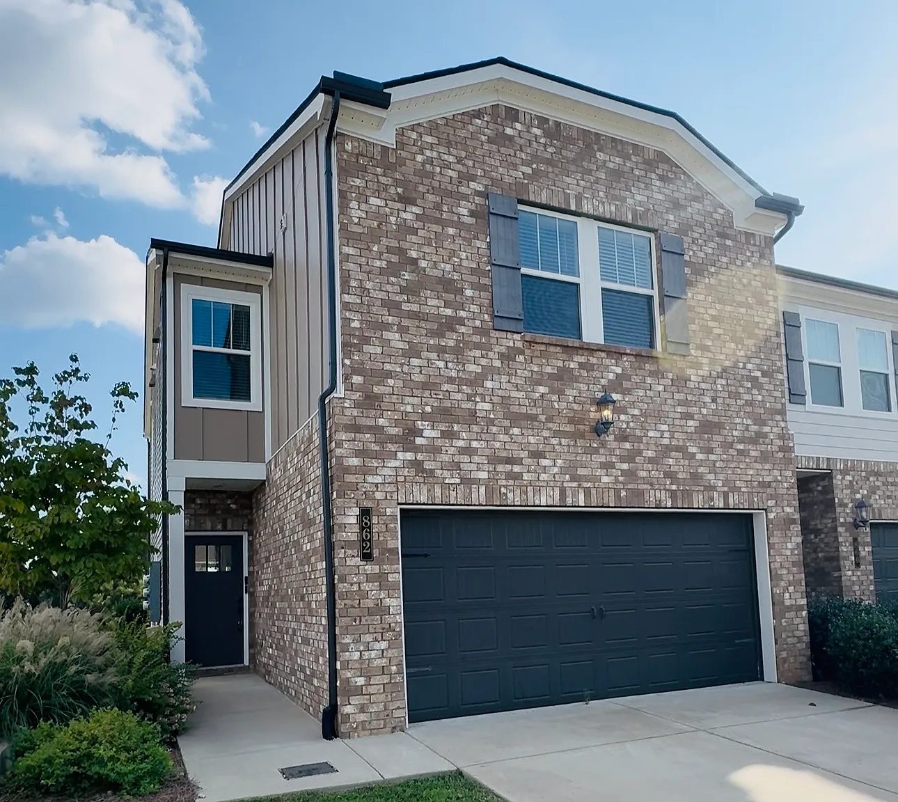 3 bed, 2.5 bath, 1888 sqft, $2,100 — Photo 1