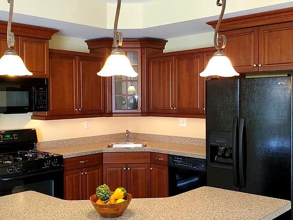 4th image of 304 Victoria Gardens Dr #C