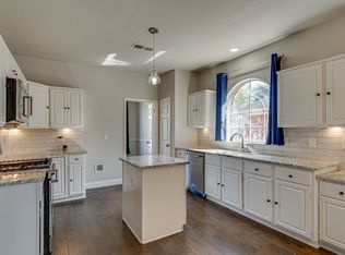 704 Summit Rdg, Lewisville, TX 75077