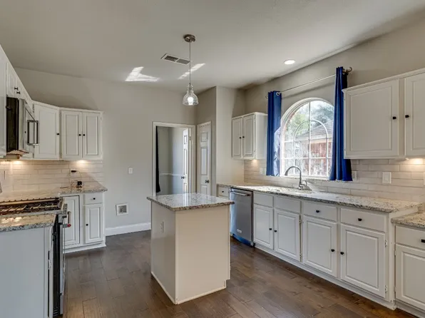 704 Summit Rdg, Lewisville, TX 75077