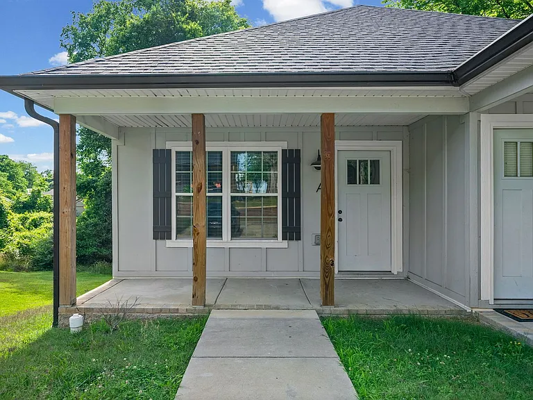 528 Poston St — Photo 3
