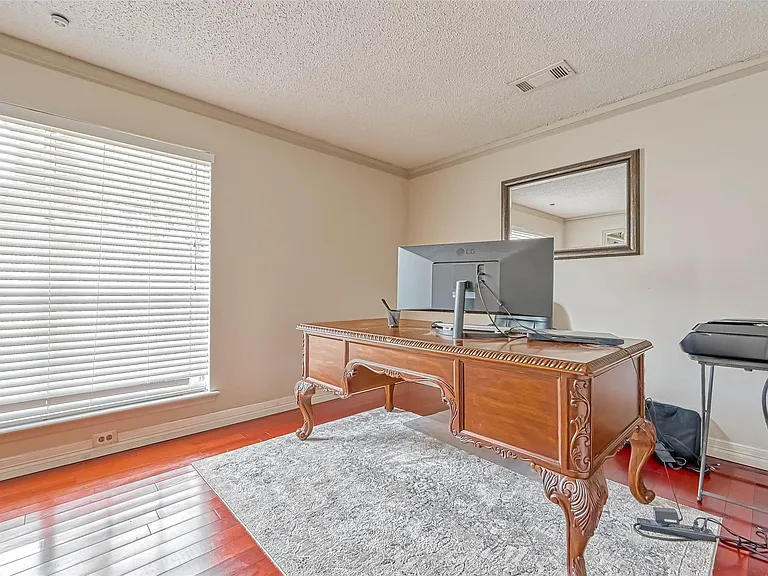 711 Lodgehill Ln — Photo 8