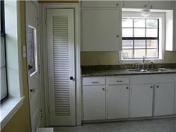 704 Sue St — Photo 12