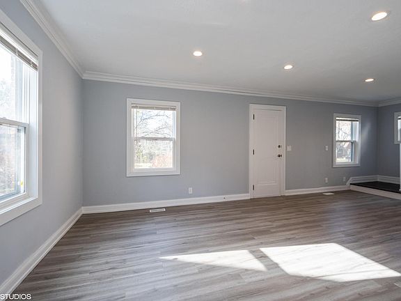 5th image of 619 N Elmwood Ave